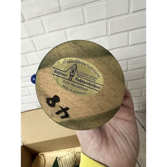 Lady Gardener Wood Nutcracker Erzebirge Germany Christian Ulbricht - Picture 6 of 16